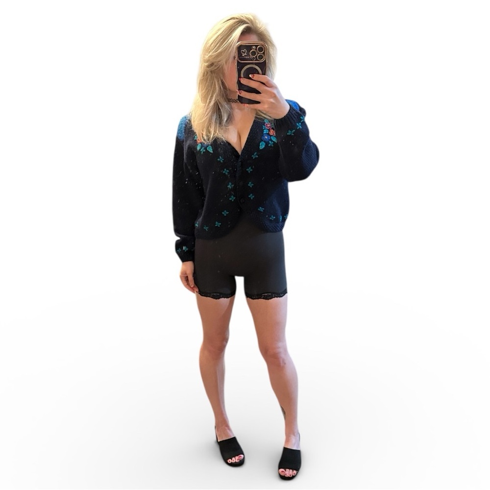 Vintage Maggie Lawrence Navy Blue Cardigan with Colorful Embroidery Size Medium - Picture 8 of 8